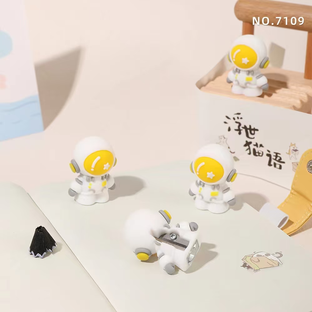 Fandouka creative Astronaut Pencil sharpener, office pencil sharpener, cultural and Creative student supplies details Picture