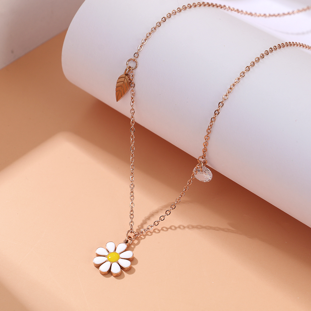 钛钢项链女款浪漫复古小雏菊花朵玫瑰花小众设计轻奢不褪色锁骨链