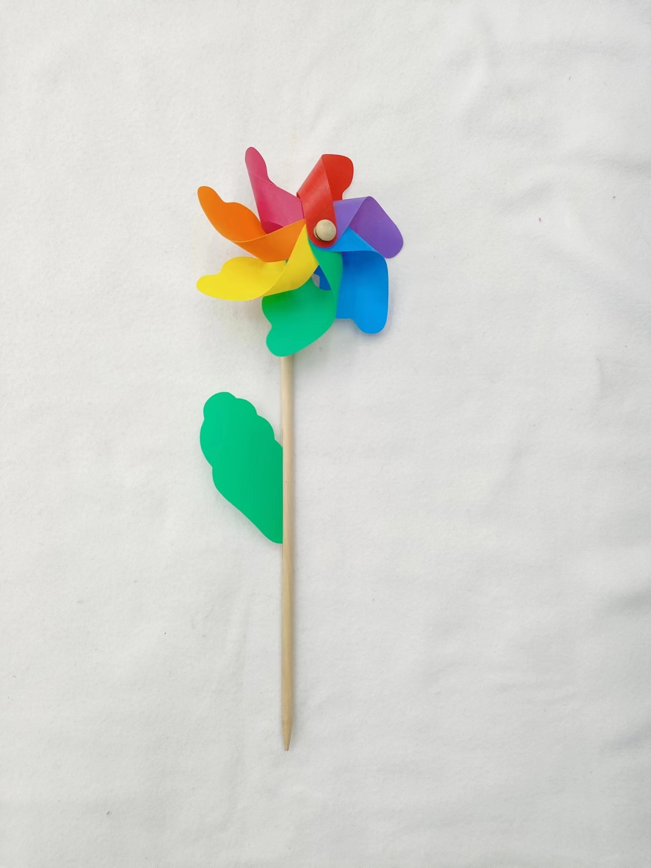 Wooden stick windmills, colorful windmills, seven-color children's windmills, DIY kindergarten decoration windmills, wechat business ground promotion small gifts Specification image