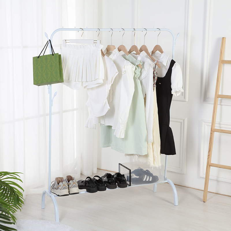 挂衣架/衣帽架/落地衣架卧室/五金/衣服白底实物图