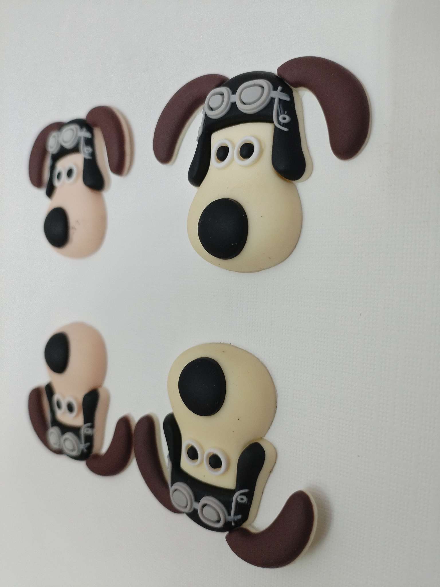 Cartoon PVC soft rubber eye dog accessories, phone case refrigerator patches, crocs buckle accessories, luggage patches. detail image 4