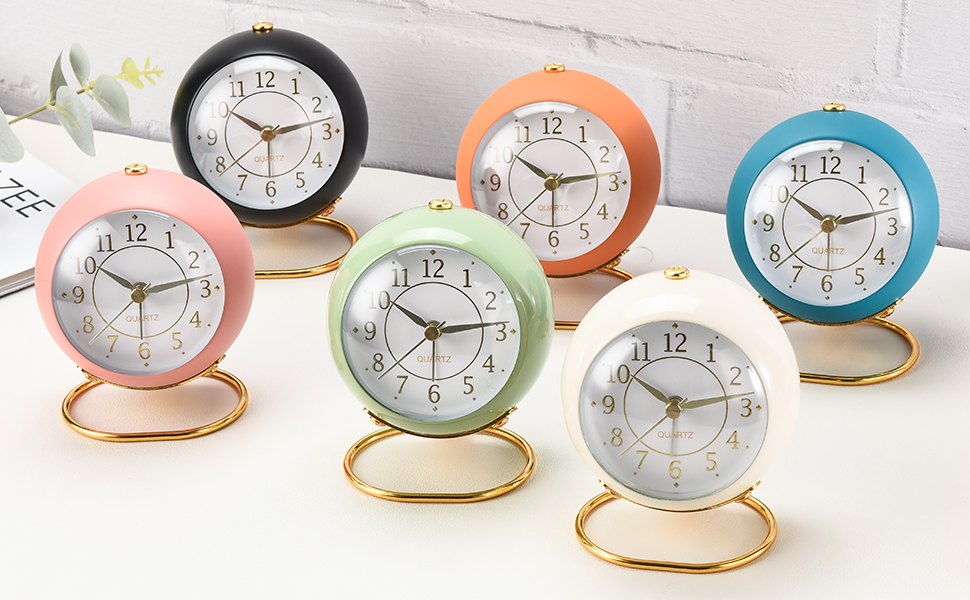 复古背光可爱简约设计小台钟带夜灯,静音无滴答声,电池供电,适合儿童、卧室、旅行、厨房、床头桌面。详情1