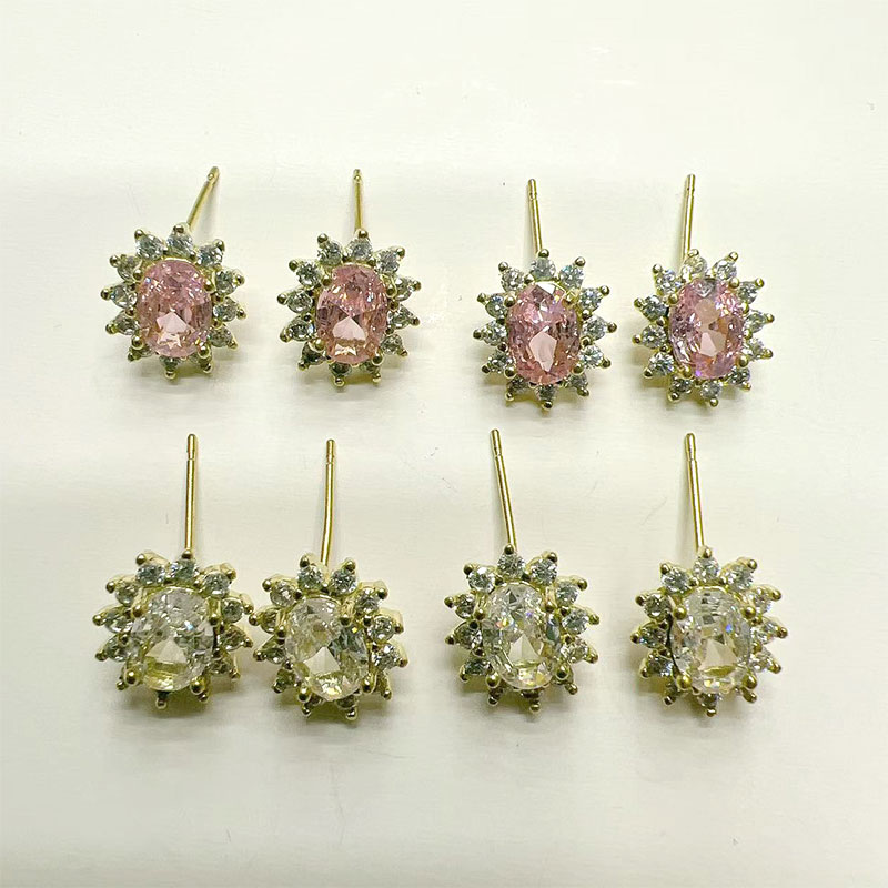 Pigeon egg Super flash Zircon stud earrings, niche design sense, large zircon stud earrings, women's silver needle, trendy and high-end earrings Specification image