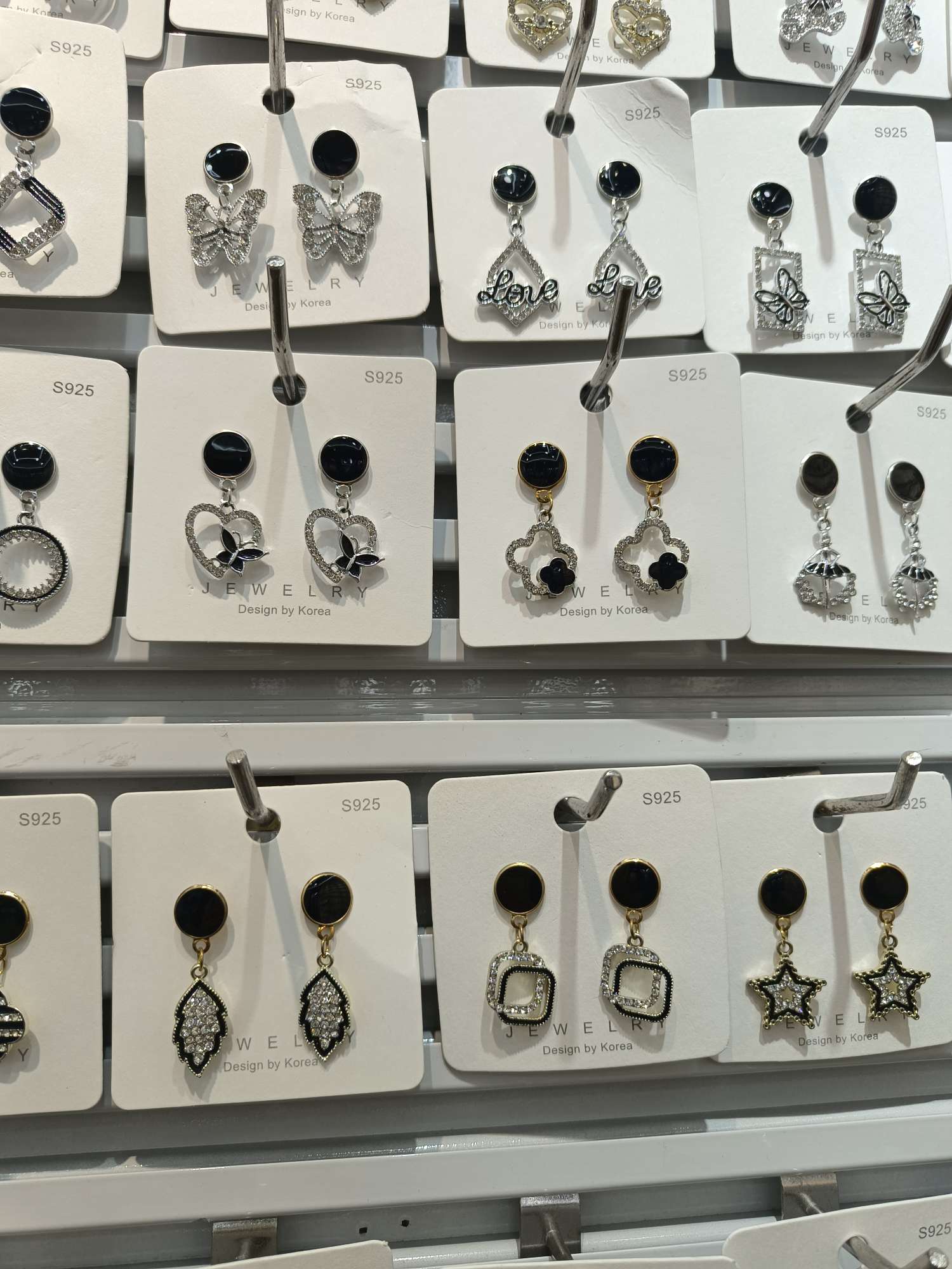 Titanium steel ear studs hybrid accessory earrings are simple and fashionable. They are durable and do not fade. High-quality titanium steel ear studs are part of the national trend series details Picture