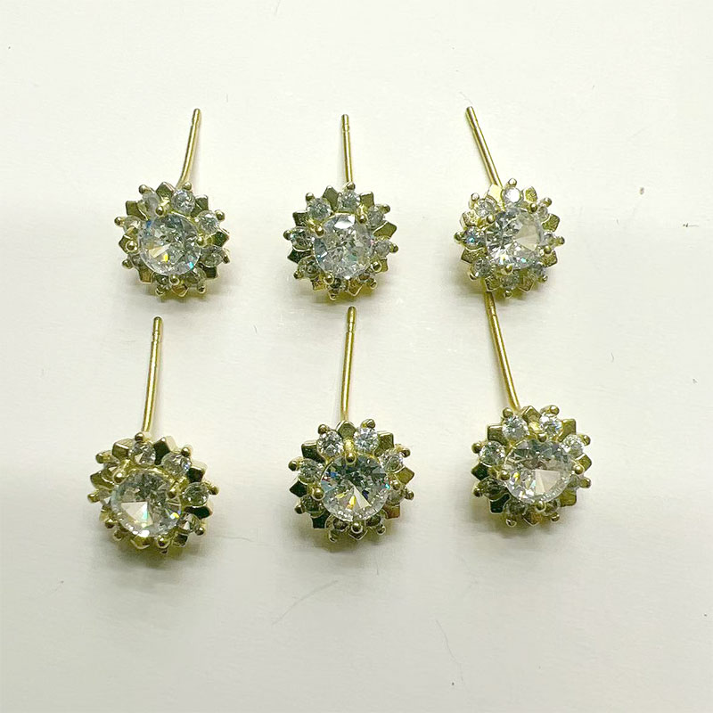 Super shiny pigeon egg Zircon stud earrings, a niche design sense, large zircon stud earrings, women's silver needle, trendy and high-end earrings details Picture