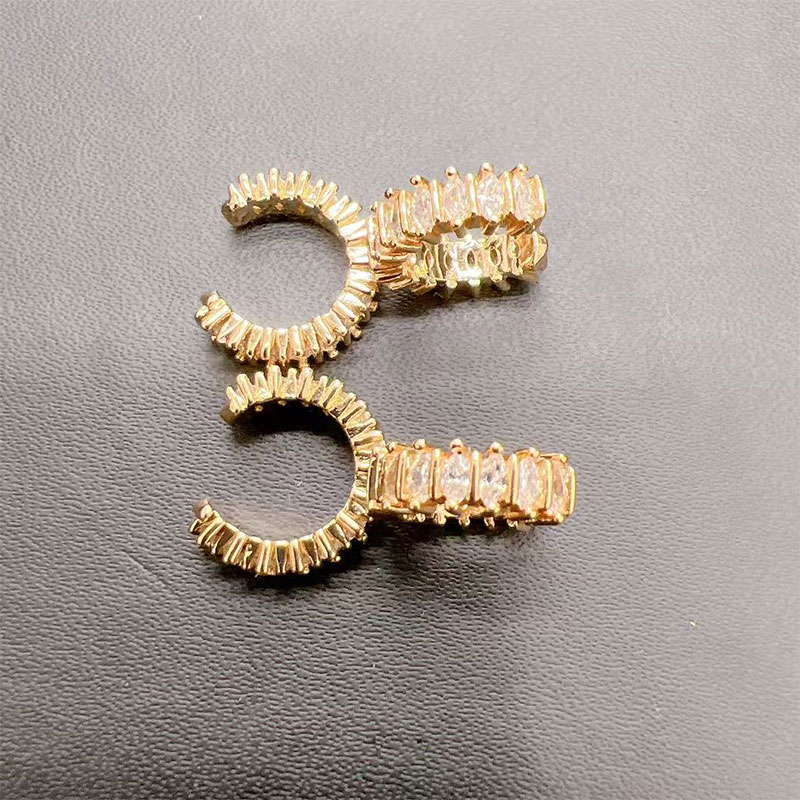 The elegant ear bone clip is an ins personalized, fashionable and retro design earpiece for women. It is a cross-border bestseller made of brass, real gold and zircon details Picture