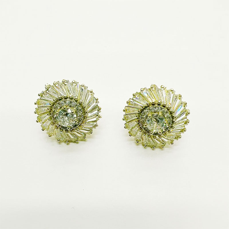 Dongdaemun's light luxury and exquisite zircon sunflower stud earrings feature a unique design and are a new summer trendy ear accessory made of copper details Picture