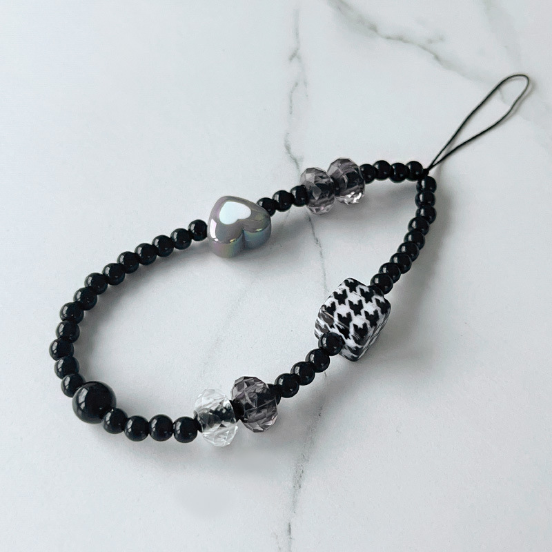 A new black sweet and cool square phone pendant with a heart-shaped thousand bird pattern and handcrafted beaded anti-drop and anti-loss universal lanyard details Picture
