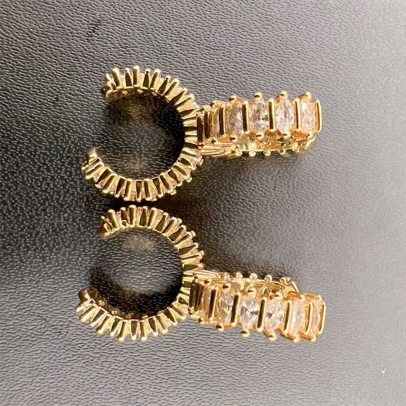 The elegant ear bone clip is an ins personalized, fashionable and retro design earpiece for women. It is a cross-border bestseller made of brass, real gold and zircon Specification image