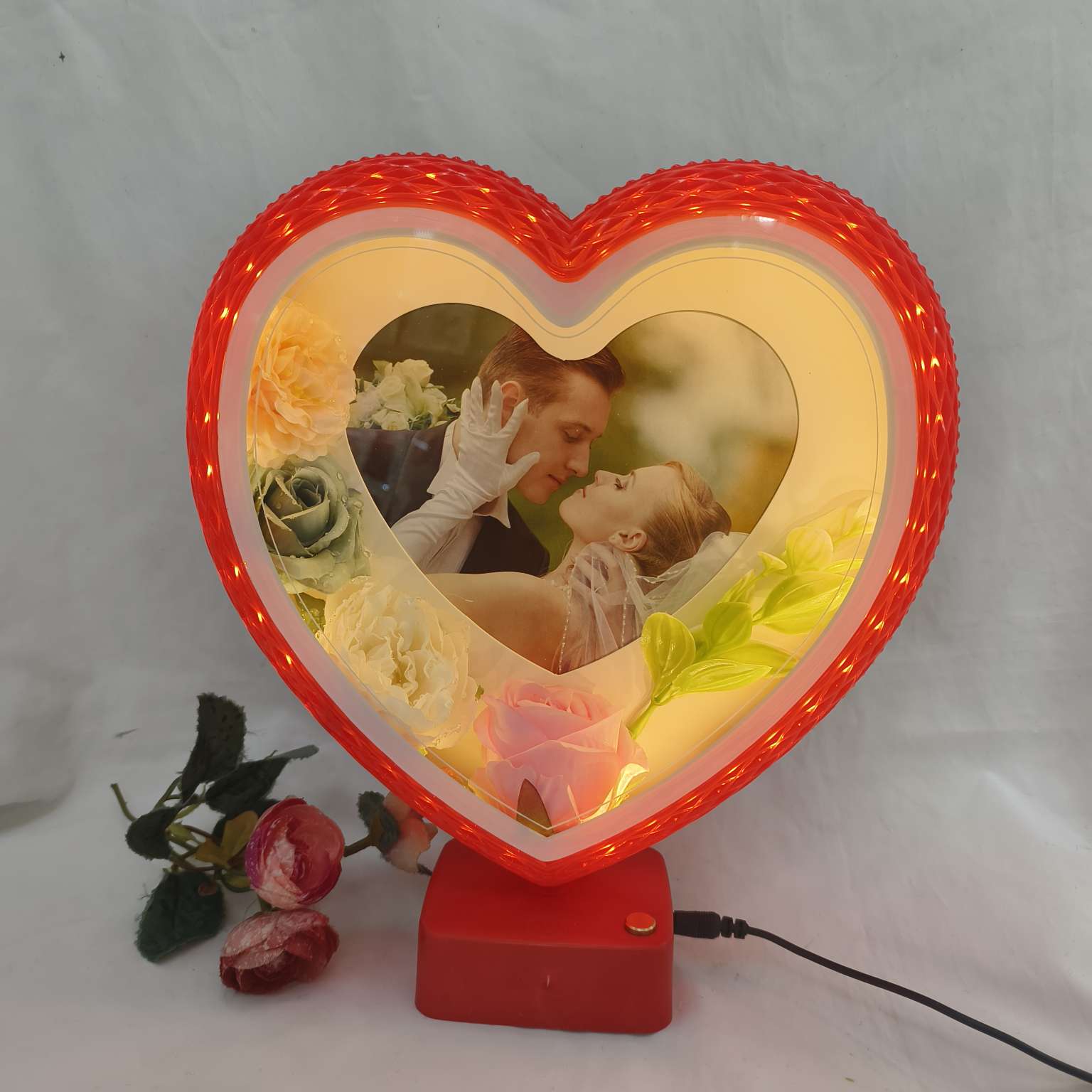 Heart-shaped desk lamp photo frame with flower heart-shaped photo frame, red mirror festive photo frame, plug-in mirror rose photo frame, custom photo frame detail image 11