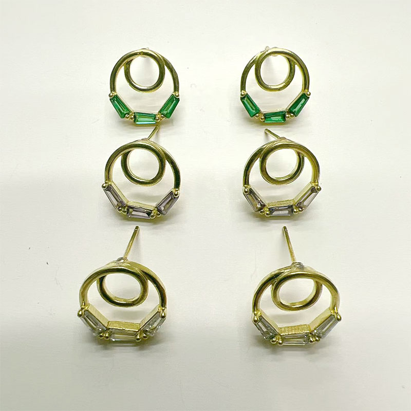 New double-circle earrings for women from Dongdaemun, South Korea, are simple and fashionable. They are slightly studded with zirconium stud earrings and elegant copper blanks. Wholesale