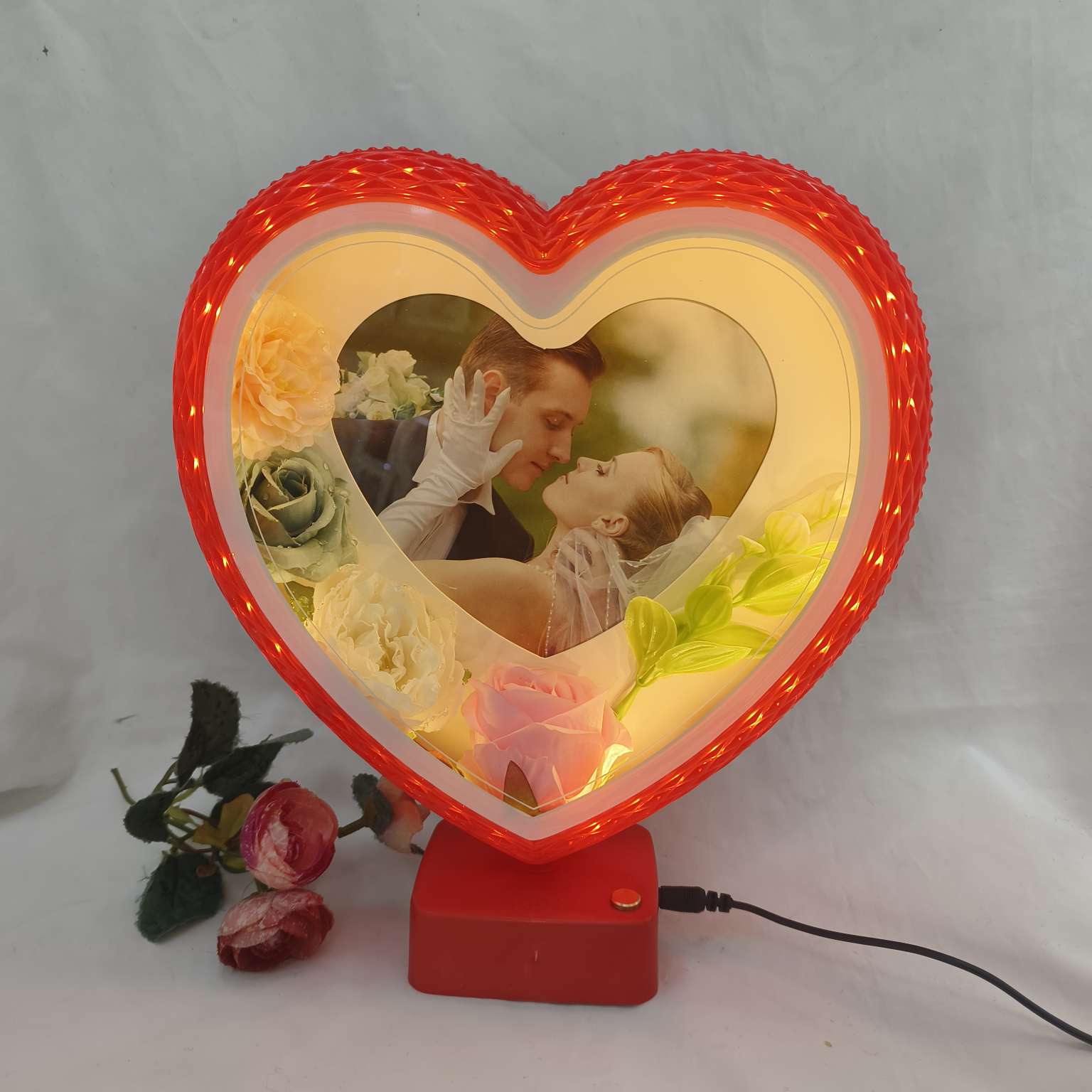 Heart-shaped desk lamp photo frame with flower heart-shaped photo frame, red mirror festive photo frame, plug-in mirror rose photo frame, custom photo frame detail image 7