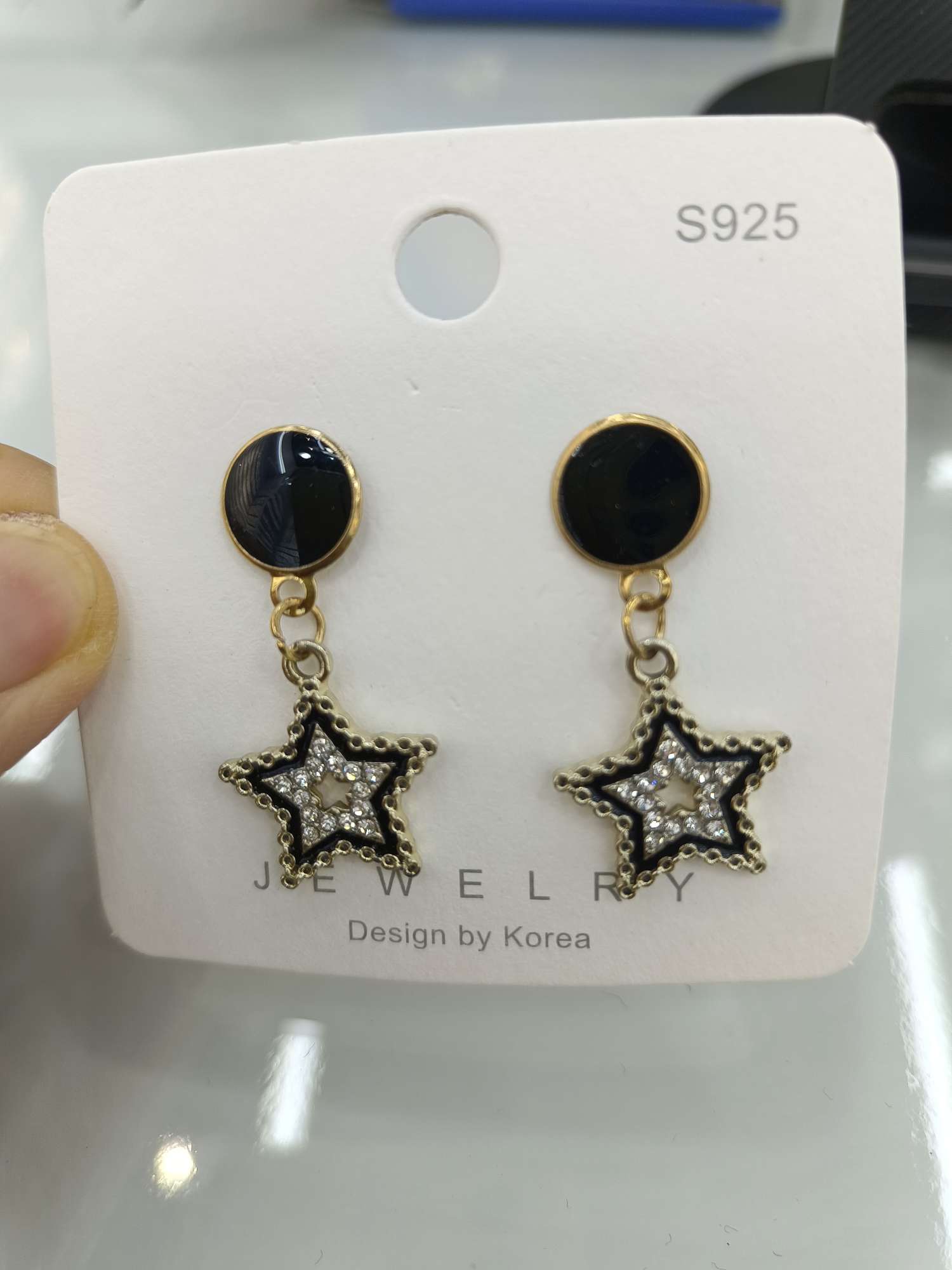 Titanium steel ear studs hybrid accessory earrings are simple and fashionable. They are durable and do not fade. High-quality titanium steel ear studs are part of the national trend series