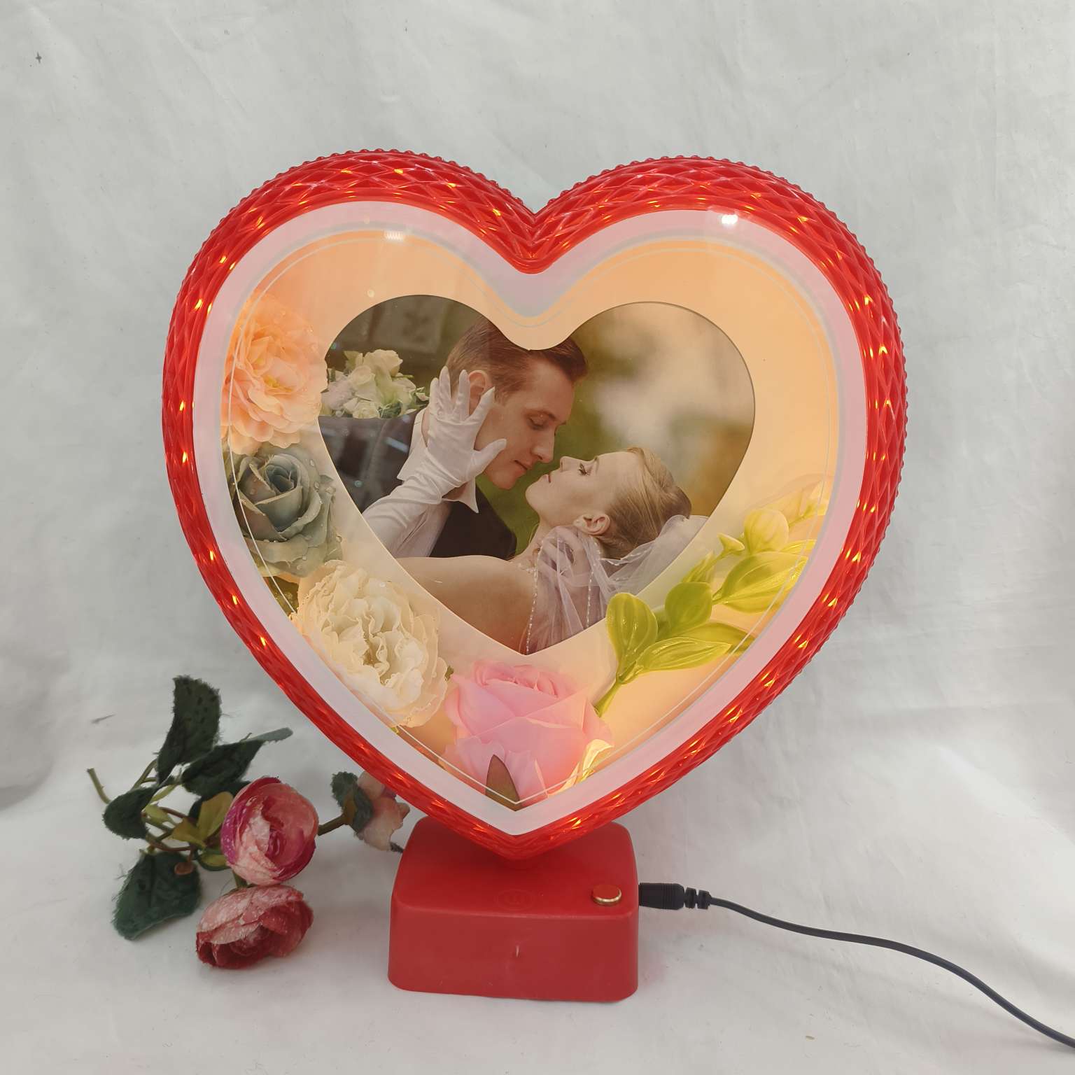 Heart-shaped desk lamp photo frame with flower heart-shaped photo frame, red mirror festive photo frame, plug-in mirror rose photo frame, custom photo frame detail image 9