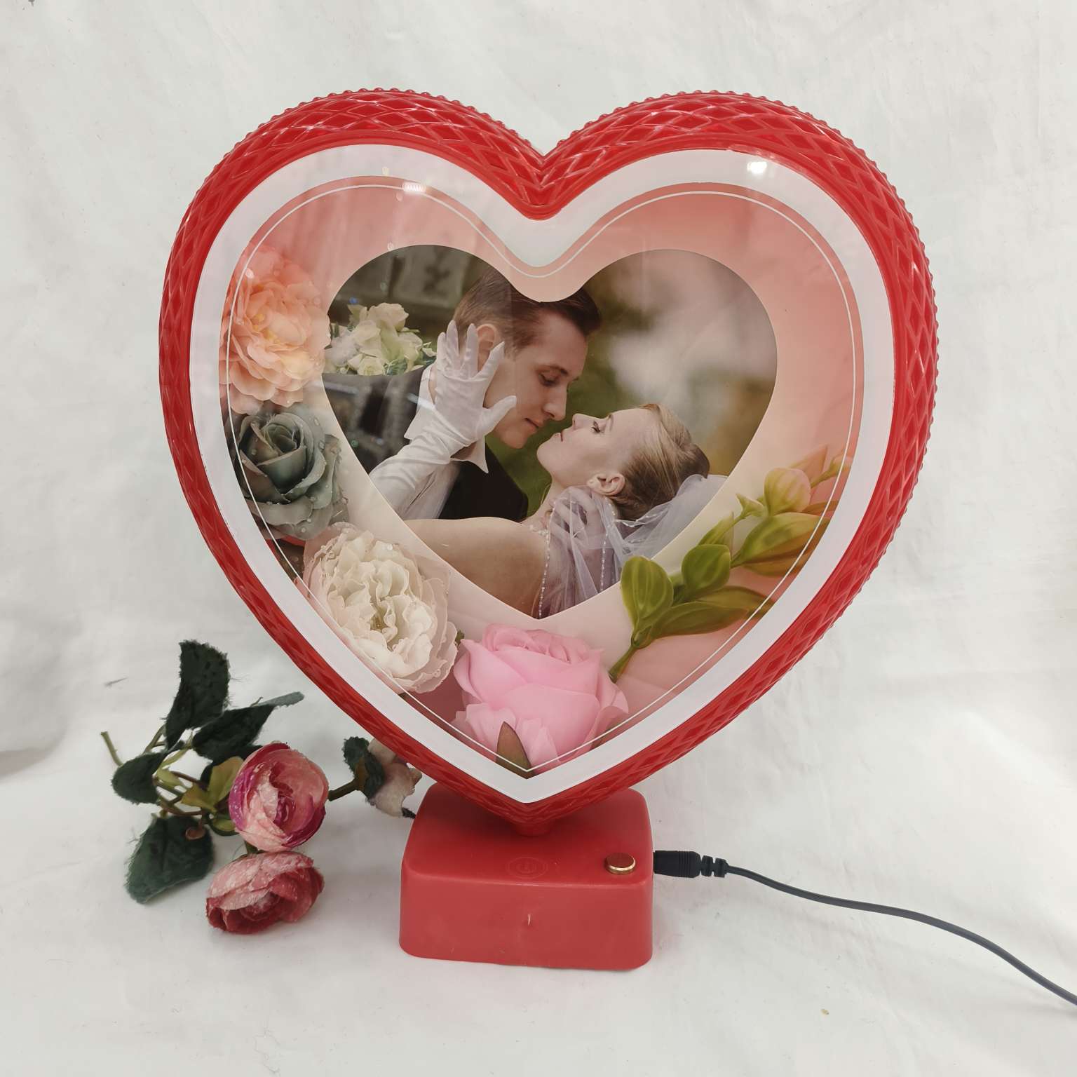 Heart-shaped desk lamp photo frame with flower heart-shaped photo frame, red mirror festive photo frame, plug-in mirror rose photo frame, custom photo frame detail image 6