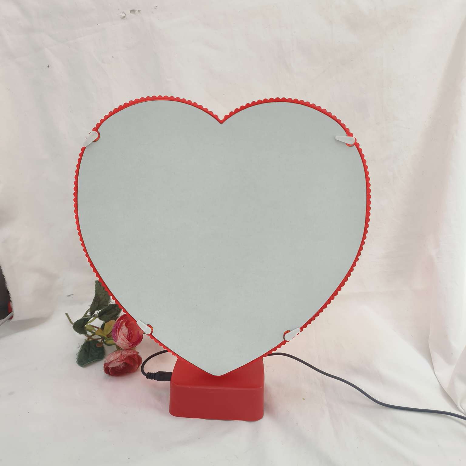 Heart-shaped desk lamp photo frame with flower heart-shaped photo frame, red mirror festive photo frame, plug-in mirror rose photo frame, custom photo frame Item Picture