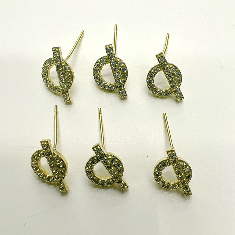 Aima Family H Family's trendy pig nose stud earrings for women, with a sense of design, geometric zircon earrings and circular earrings Specification image