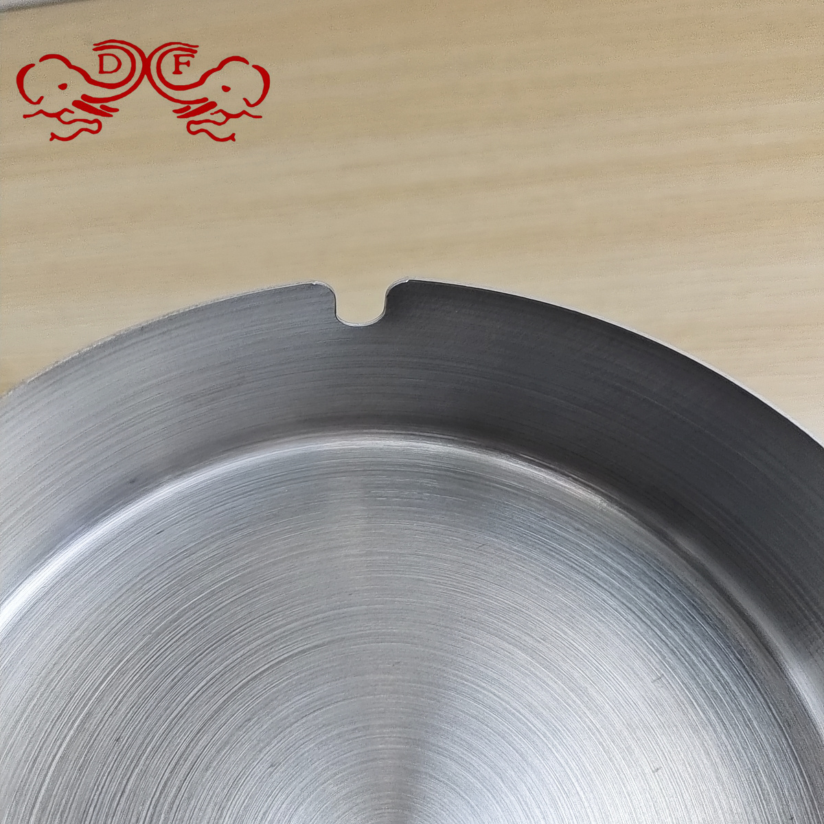 烟灰缸工艺品/烟灰缸/玻璃烟斗/蛋糕火焰棒/旧金属烟灰缸产品图