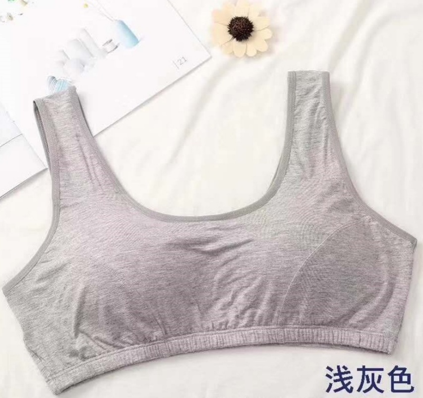 Plus large size bra for middle-aged and elderly mothers comfortable no underwire integrated women's underwear large elastic sleeping vest Application Scenario
