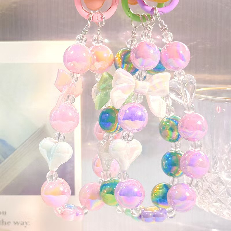 Creative and exquisite small flower-shaped mobile phone chain, mobile phone pendant, keychain decoration, beaded chain, mobile phone lanyard Application Scenario