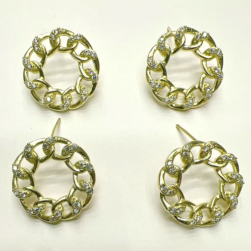 New hollowed-out circle earrings for women from Dongdaemun, South Korea, are simple and fashionable. They are slightly studded with zirconium stud earrings and elegant copper blanks. Wholesale Item Picture