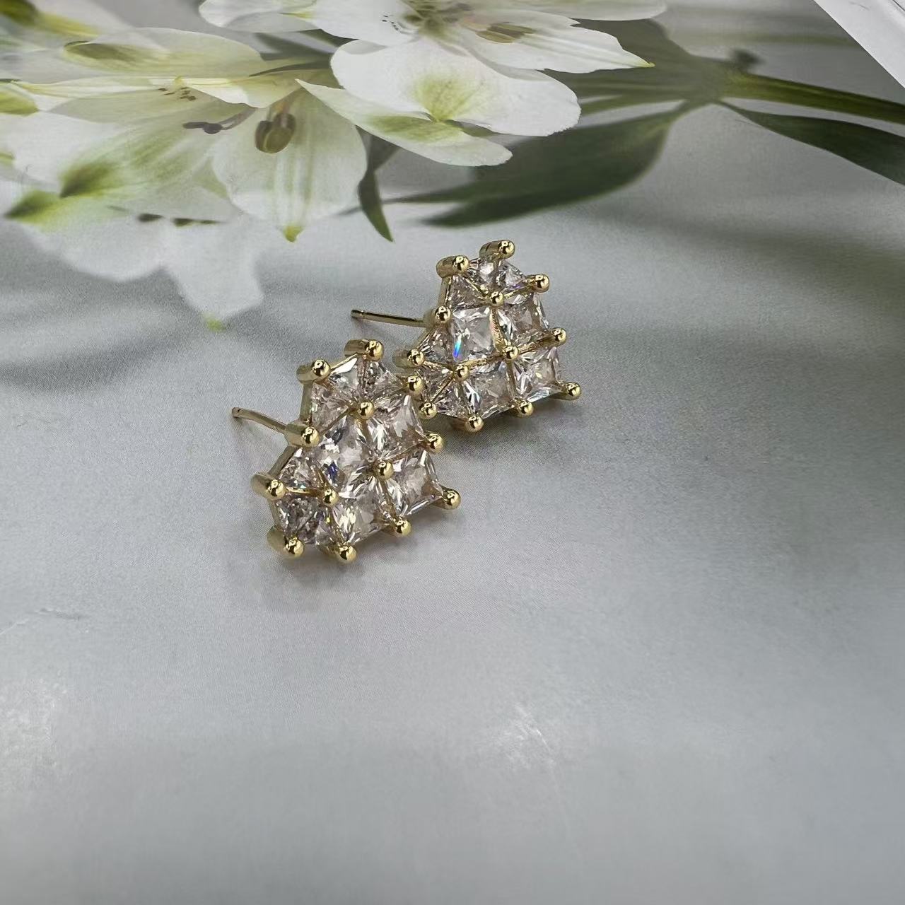 简约大气耳钉女爱心镶钻耳饰轻奢ins风超仙小巧小众设计新款耳环详情图3