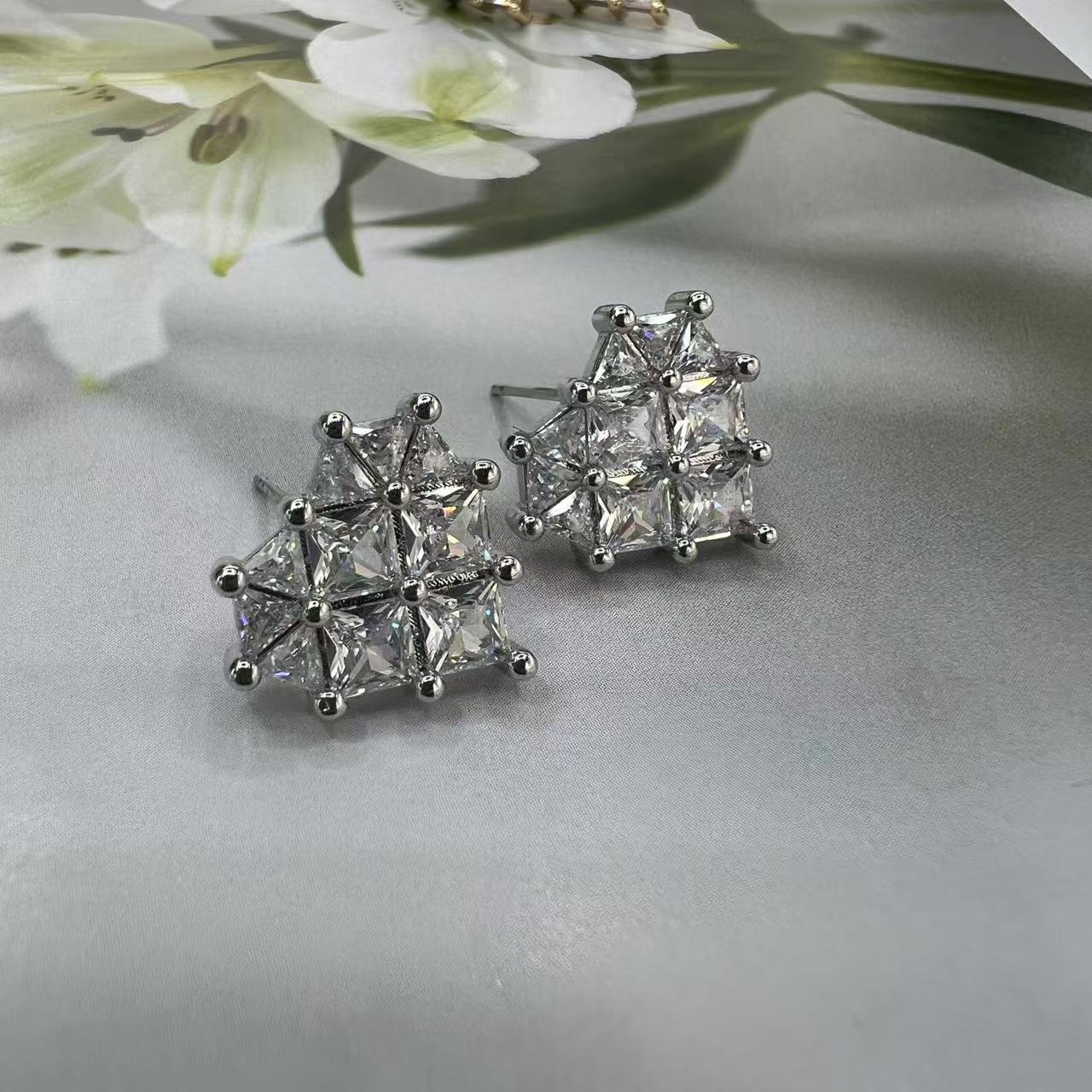 简约大气耳钉女爱心镶钻耳饰轻奢ins风超仙小巧小众设计新款耳环详情图4