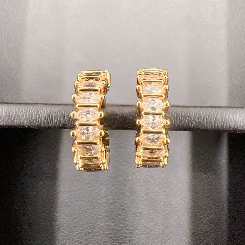 The elegant ear bone clip is an ins personalized, fashionable and retro design earpiece for women. It is a cross-border bestseller made of brass, real gold and zircon Application Scenario