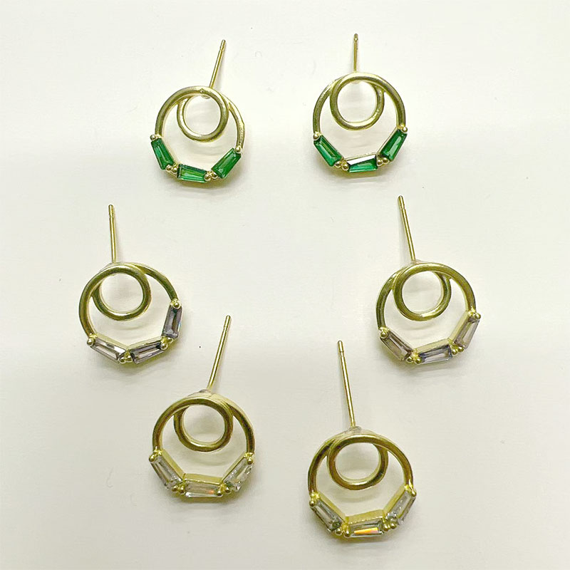 New double-circle earrings for women from Dongdaemun, South Korea, are simple and fashionable. They are slightly studded with zirconium stud earrings and elegant copper blanks. Wholesale Specification image