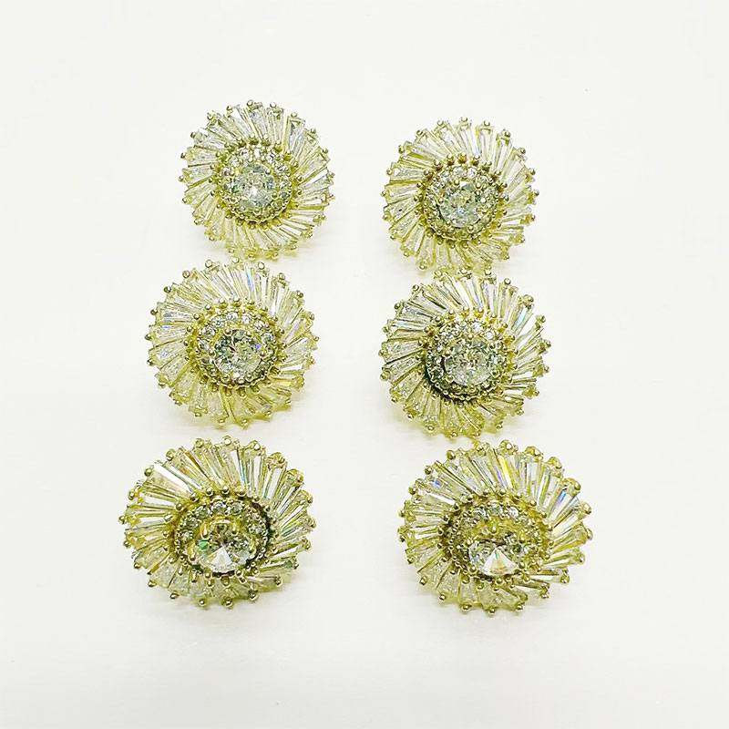 Dongdaemun's light luxury and exquisite zircon sunflower stud earrings feature a unique design and are a new summer trendy ear accessory made of copper Specification image