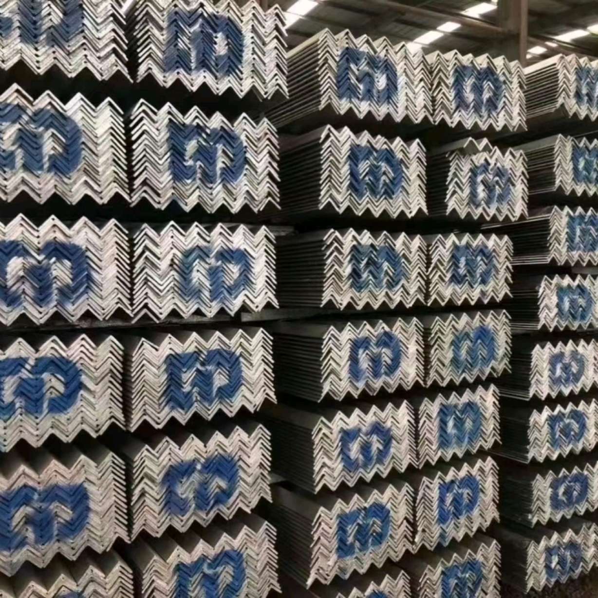 锌铝镁方管圆管/铁钉/雷德隆/水泥钉子/屋顶铝合金白底实物图