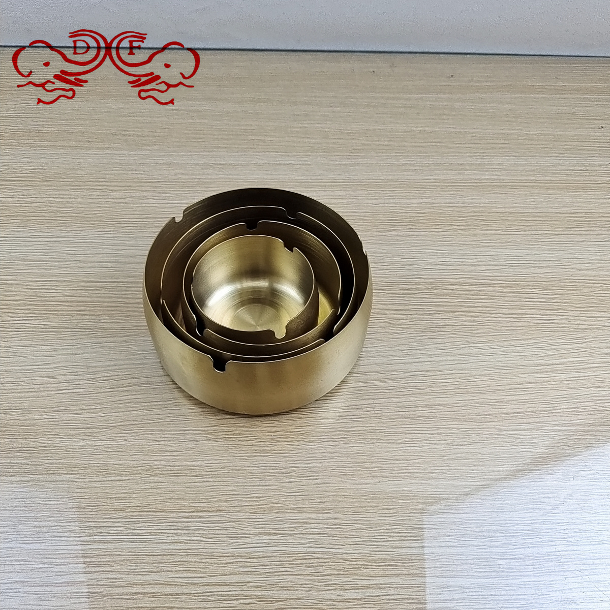 家用烟灰缸实物图