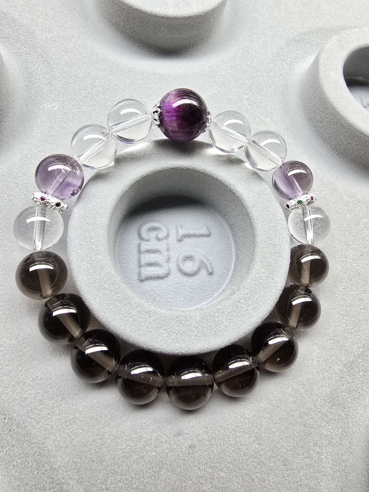 水晶手链时尚饰品 精致水晶手串 手饰女款 闪耀光泽 手链饰品 独特设计 水晶饰品