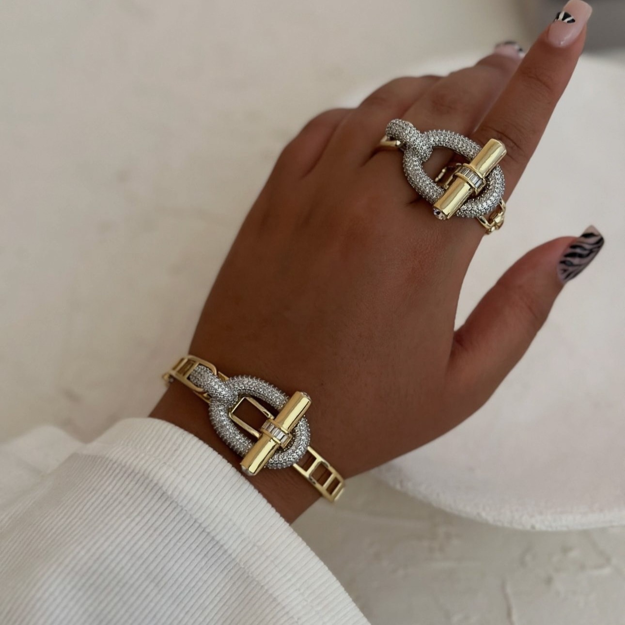 Cross-border new horizontal bar ot series ring and bracelet set, pig nose light luxury copper inlaid zircon bracelet ring for women pic 5