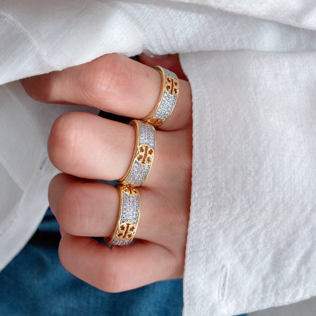 Copper inlaid zircon two-color bracelet, exquisite jewelry, high-end accessory, copper bracelet, fashionable and trendy accessory, bracelet in sand gold Specification image