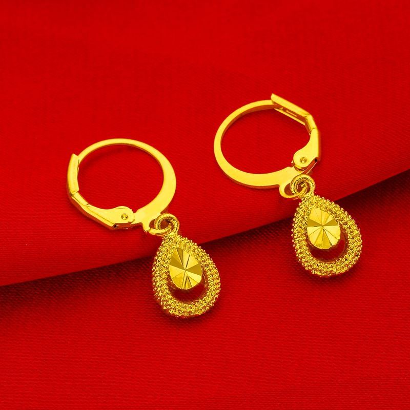 【 Long-lasting and non-fading 】 Vietnamese sand gold earrings, feminine charm, popular small accessories, sexy stud earrings, mom earrings, frosted stud earrings, long feminine charm Application Scenario