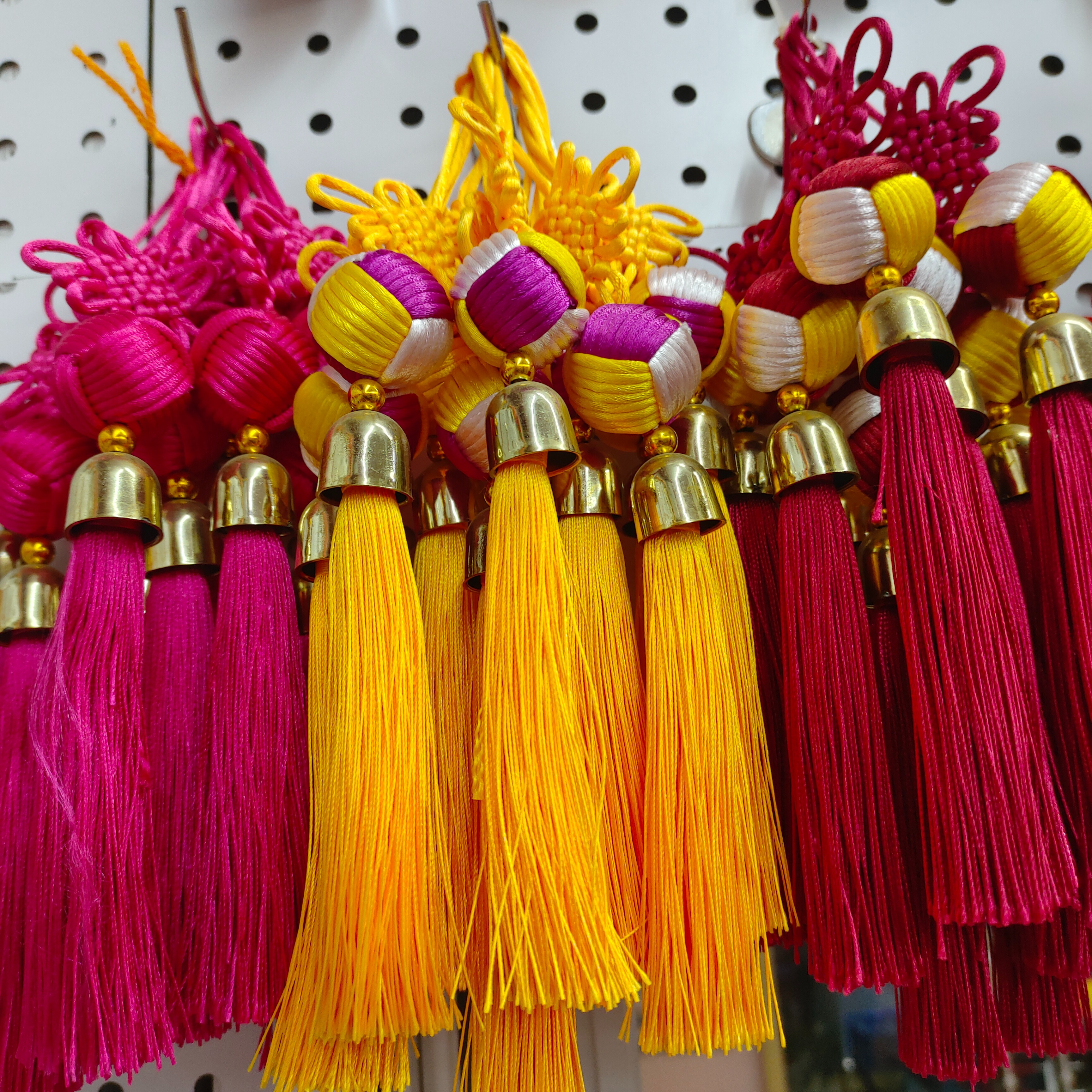 Dopamine colorful hydrangea, fortune ball, wedding, foreign trade, rainbow Chinese knot decoration, fortune ball, colorful ball, bell, festival decoration, ancient-style hanging ornaments, golden thread emerging, colorful tassels, factory direct sales Specification image