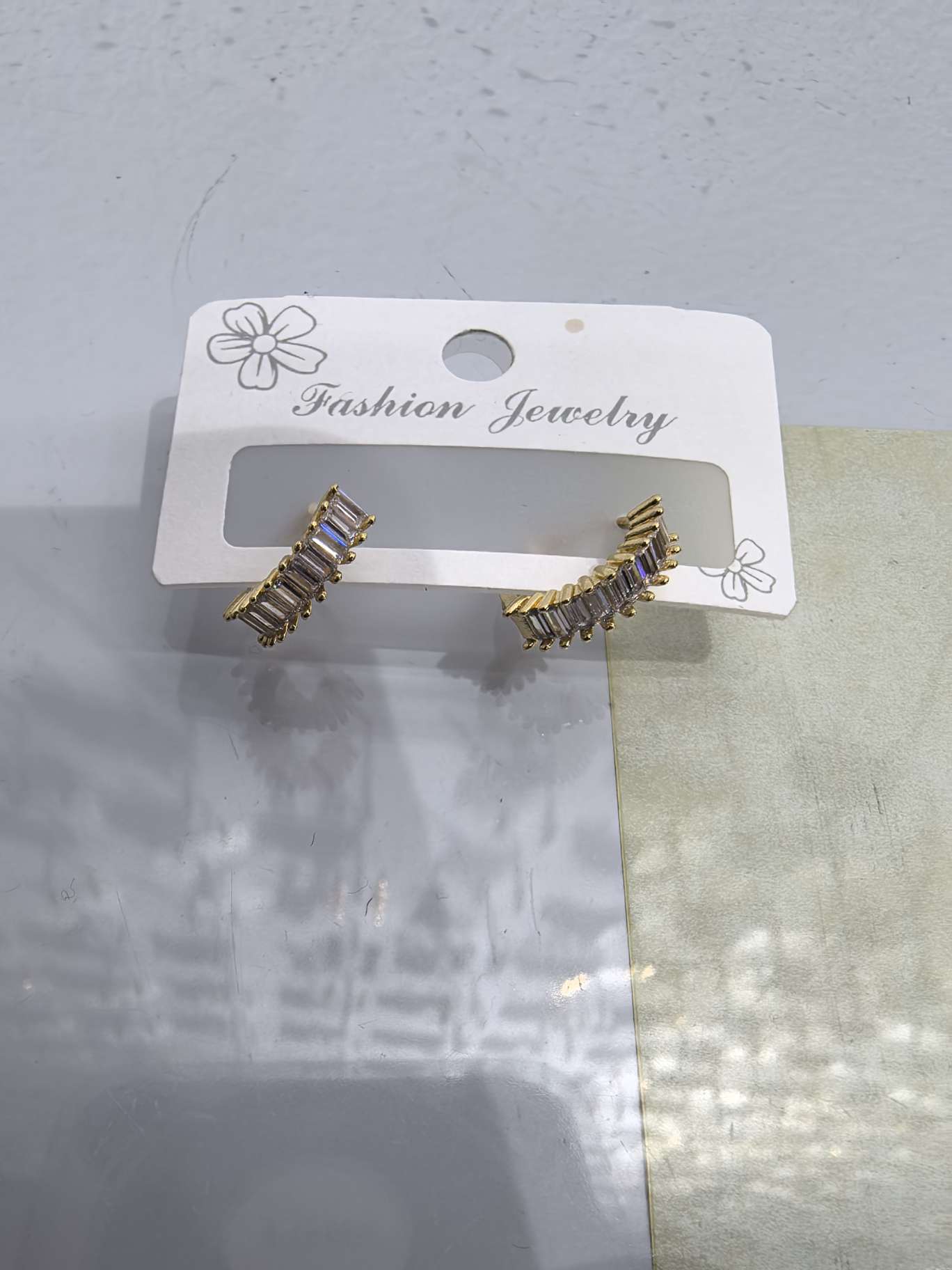 金色镶钻耳钉 高级感饰品 简约耳饰 美丽耳环 时尚女士首饰品味独特长方锆