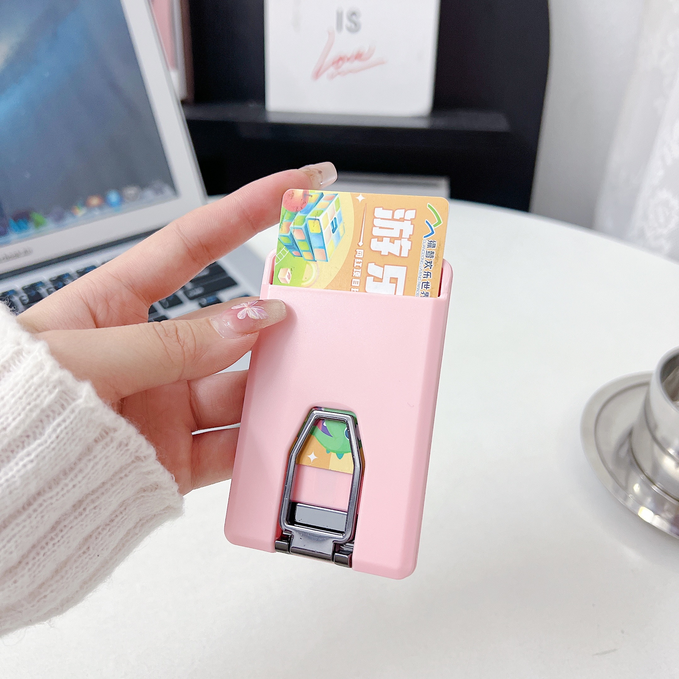 Frosted magnetic card holder Item Picture