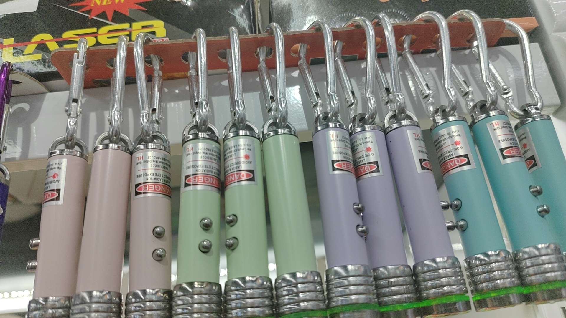 马卡龙新款激光灯学校热门款激光灯吊卡