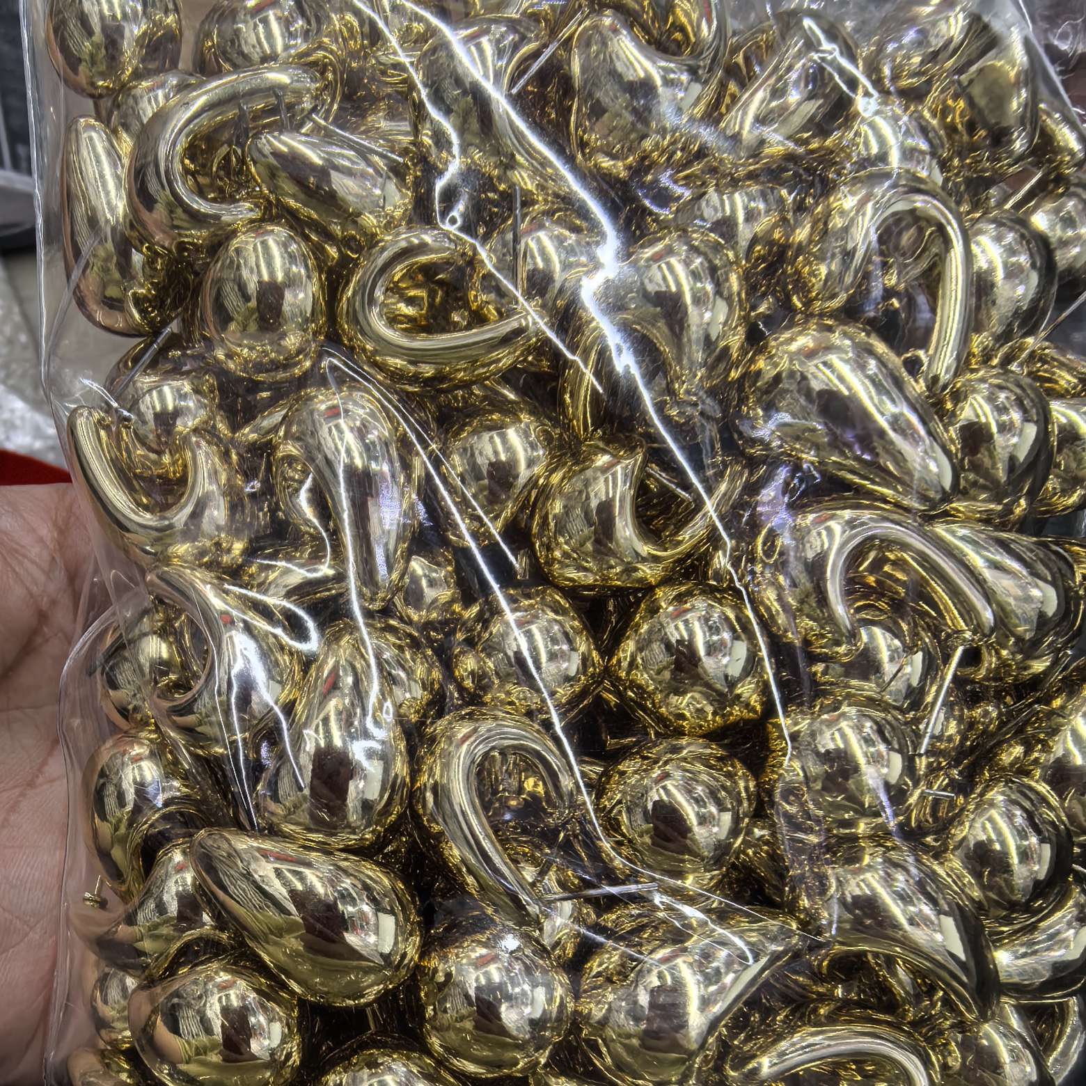 Titanium steel mixed ear stud jewelry, exquisite ear stud, high-end ear stud, titanium steel material ear stud jewelry, fashionable ear stud jewelry Specification image