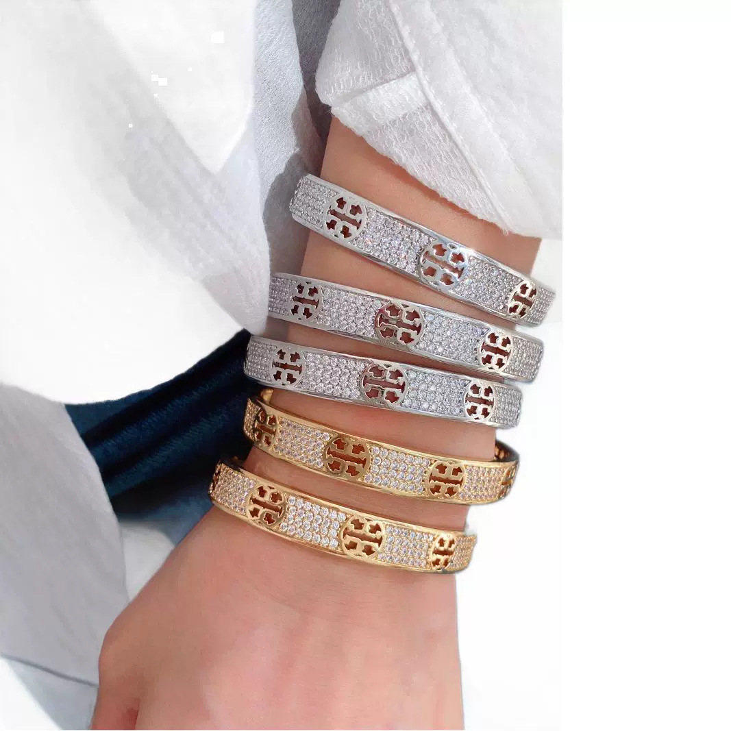 Copper inlaid zircon two-color bracelet, exquisite jewelry, high-end accessory, copper bracelet, fashionable and trendy accessory, bracelet in sand gold