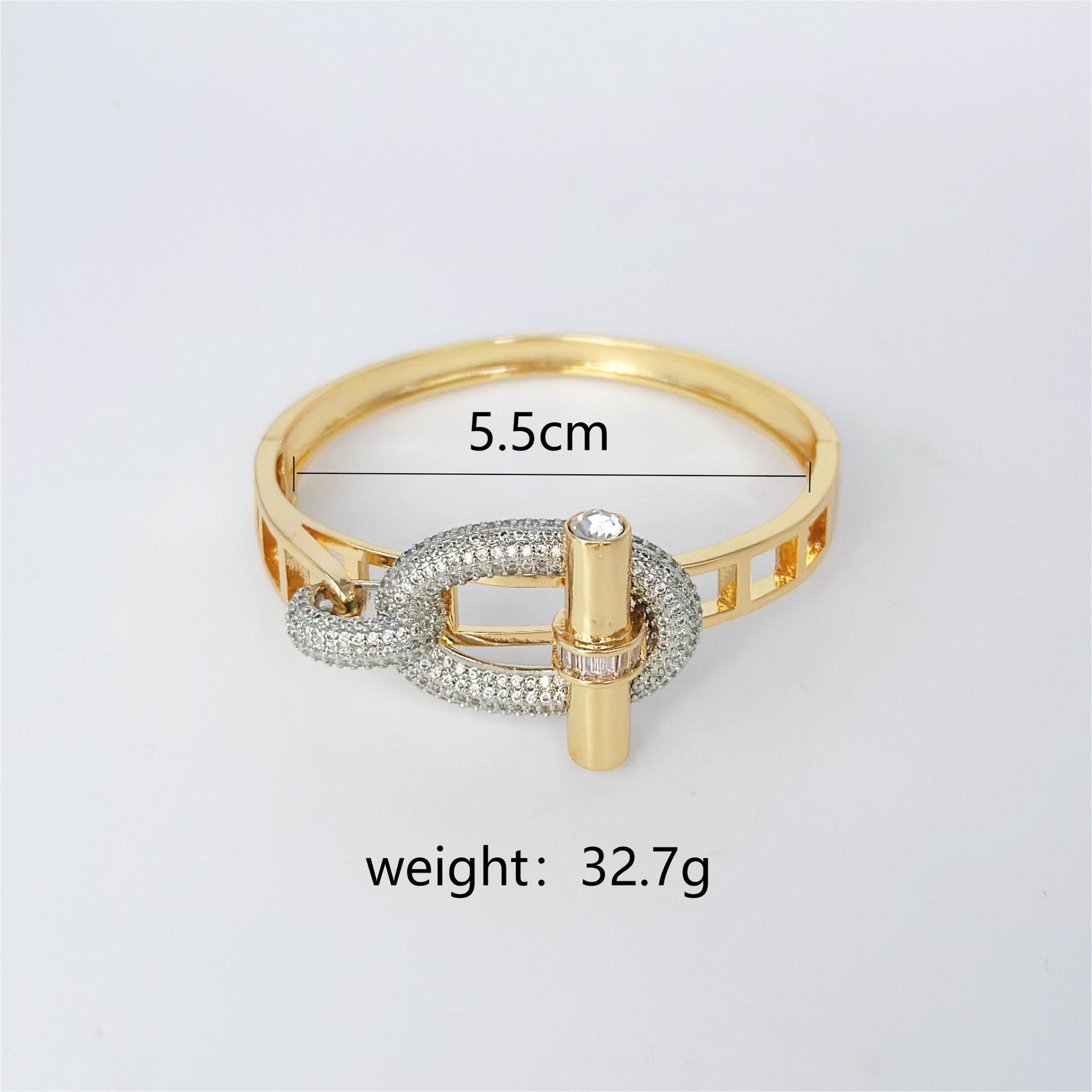 Cross-border new horizontal bar ot series ring and bracelet set, pig nose light luxury copper inlaid zircon bracelet ring for women Application Scenario