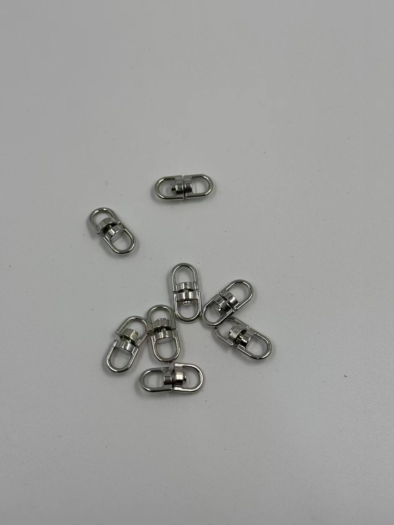 Wholesale of DIY jewelry accessories, alloy 8-shaped universal couplings, electroplated spiral couplings, keychains and pendants