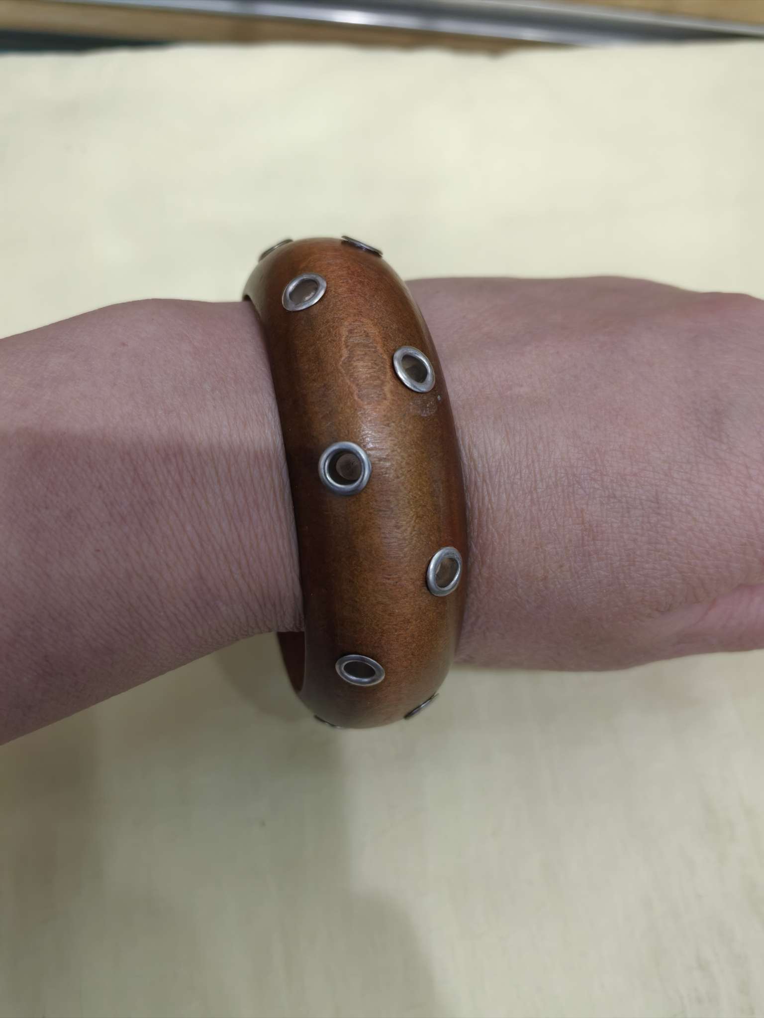 木质气眼 手镯 独特设计 时尚手镯 适合各种场合佩戴详情图2