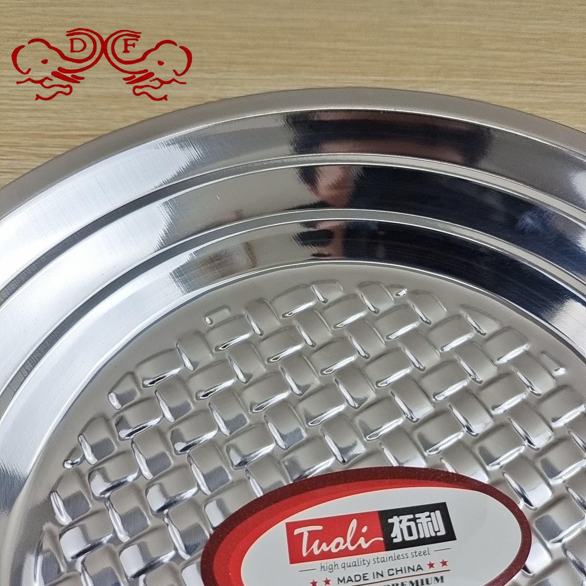 DF99154 European-style stainless steel tray, fruit plate, woven flower plate, vegetable plate, salad plate, deepened round plate DF TRADINGHOUSE Application Scenario