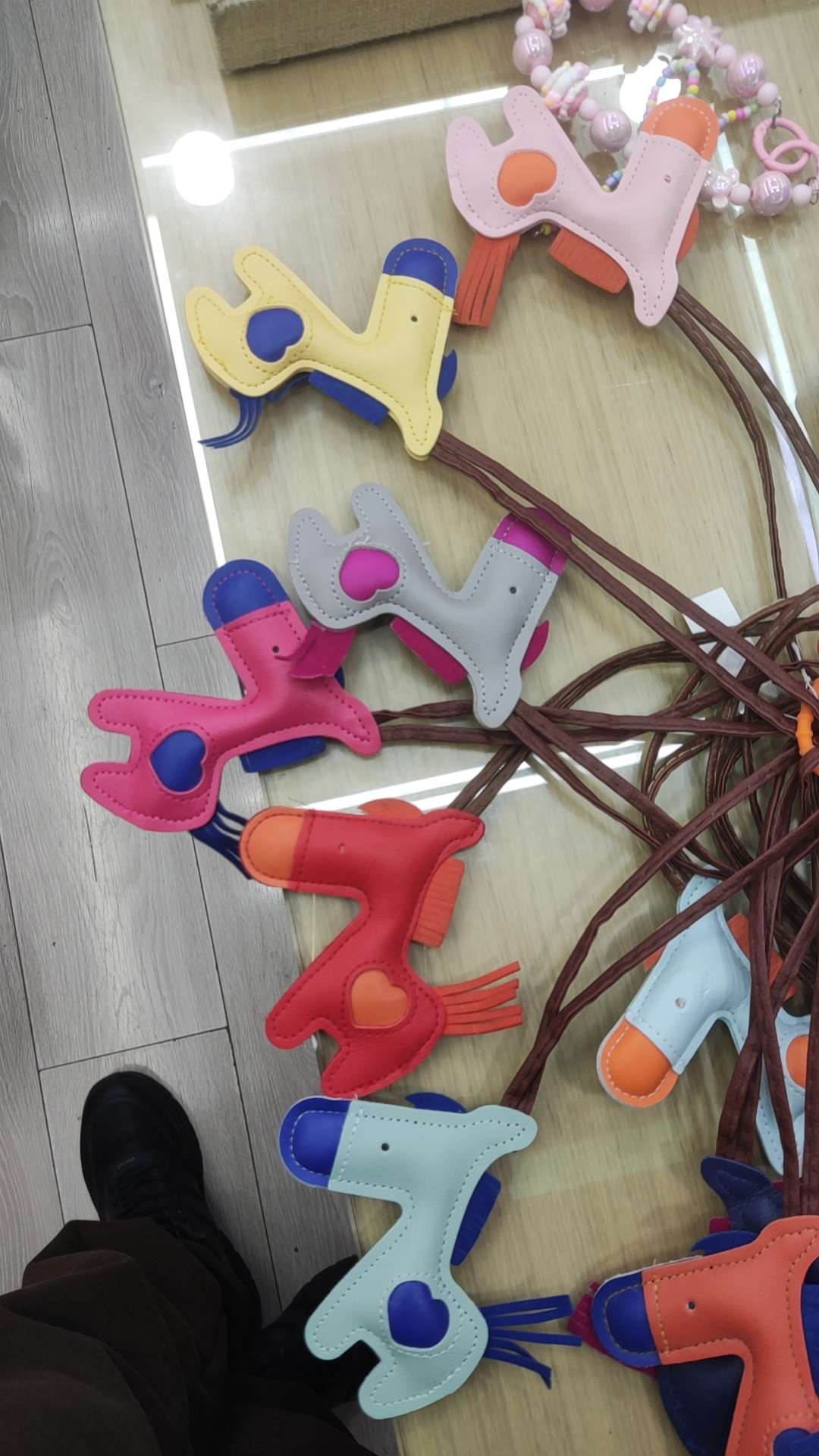 精美小巧饰品挂饰 手机链挂件 1创意手机装饰品 高档车载香水瓶挂饰 手机链饰品礼品白底实物图