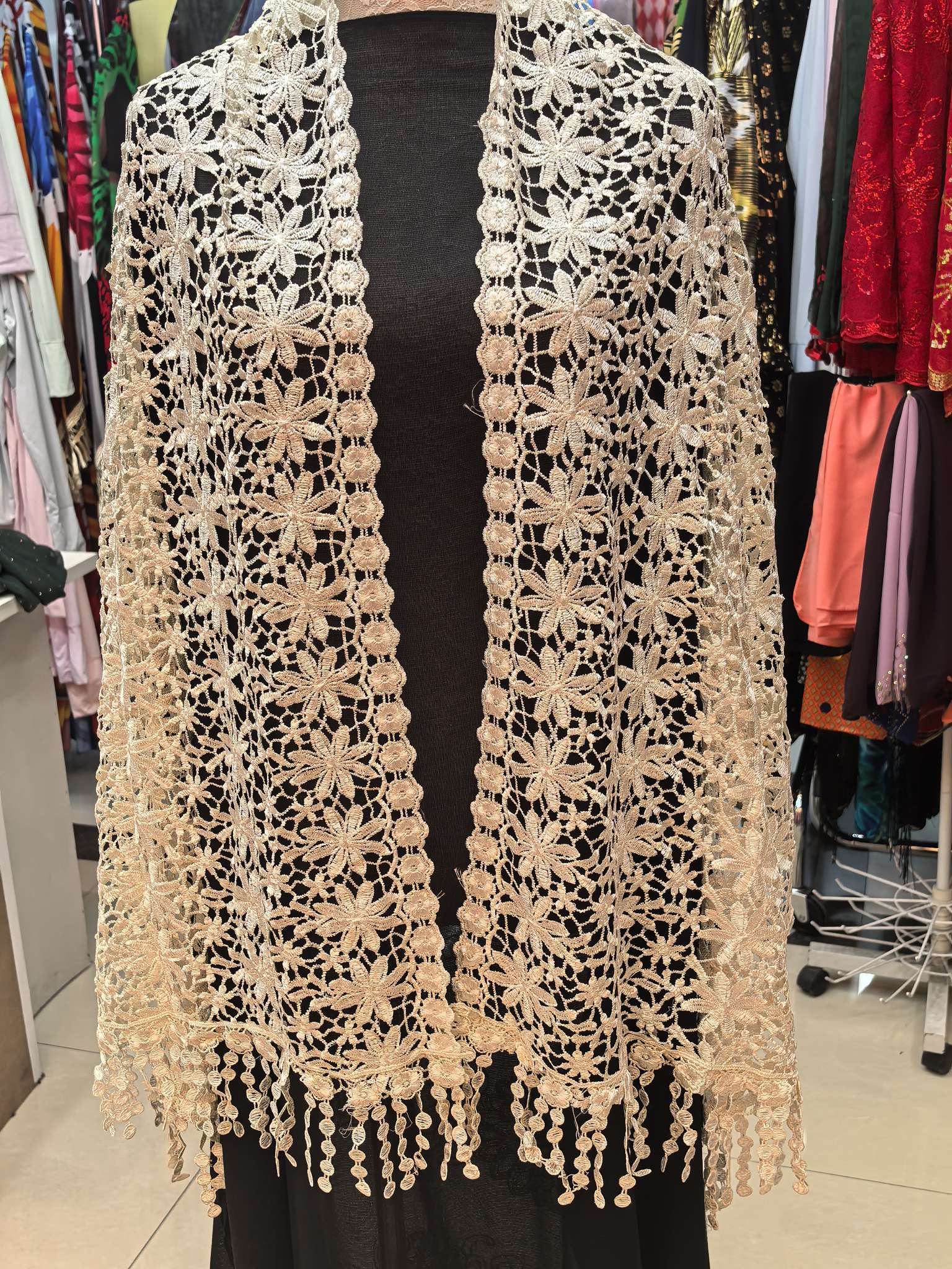 Shawl Dinner details Picture