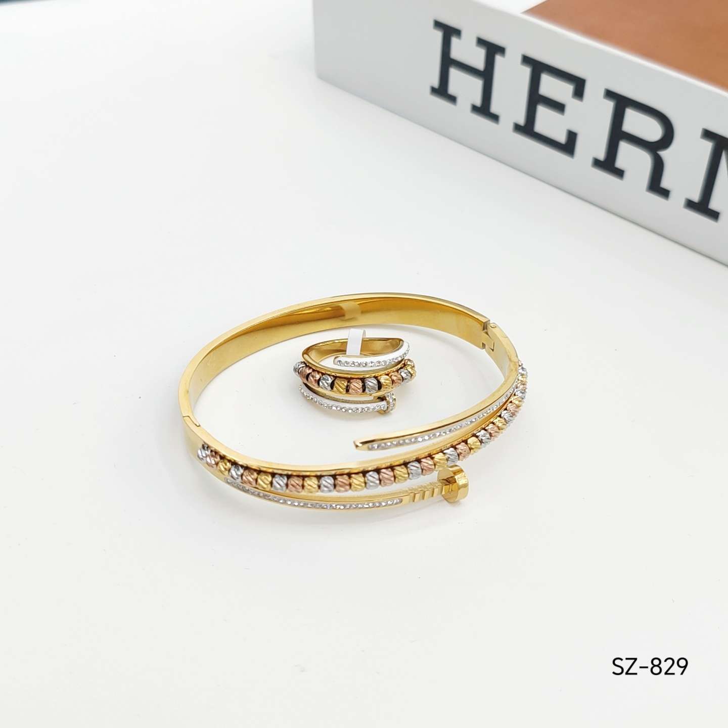 Exquisite bracelet, noble jewelry, high-end bracelet, fashionable accessory, beautiful bracelet details Picture