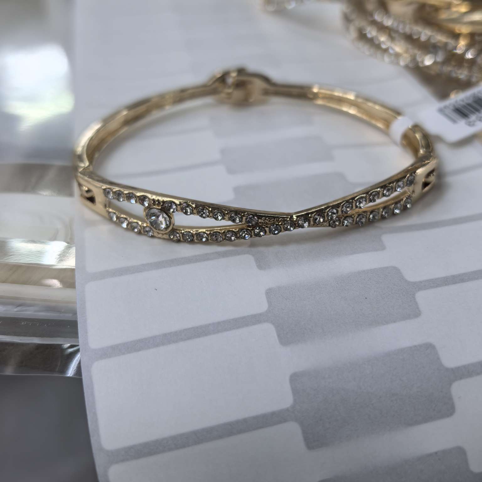Gold and silver jewelry bracelet, fashionable accessory, high-quality silver bracelet, simple and elegant, wear-resistant and non-fading details Picture